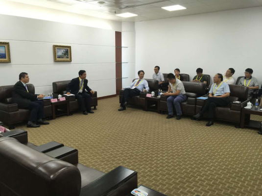 仟億達董事長鄭兩斌與山東省商務(wù)廳領(lǐng)導對接洽談  仟億達董事長鄭兩斌與山東省商務(wù)廳領(lǐng)導對接洽談