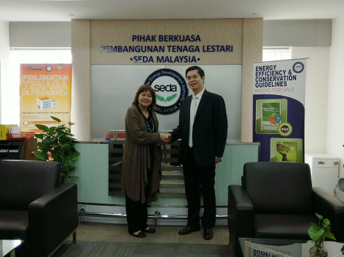 仟億達董事長鄭兩斌與馬來西亞可持續(xù)能源發(fā)展局總裁Catherine Ridu女士 仟億達董事長鄭兩斌與馬來西亞可持續(xù)能源發(fā)展局總裁Catherine Ridu女士