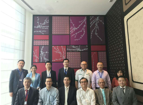 仟億達董事長鄭兩斌(前排左三)與馬來西亞生物協(xié)會合影 仟億達董事長鄭兩斌(前排左三)與馬來西亞生物協(xié)會合影