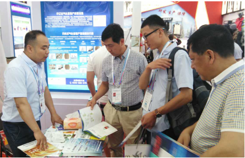 仟億達(dá)集團(tuán)展臺(tái)吸引各界人士前來參觀、咨詢 仟億達(dá)集團(tuán)展臺(tái)吸引各界人士前來參觀、咨詢