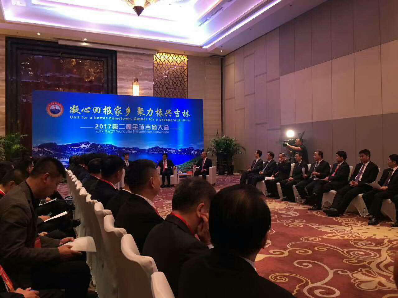 吉林省領(lǐng)導(dǎo)接見(jiàn)企業(yè)們現(xiàn)場(chǎng) 吉林省領(lǐng)導(dǎo)接見(jiàn)企業(yè)們現(xiàn)場(chǎng)