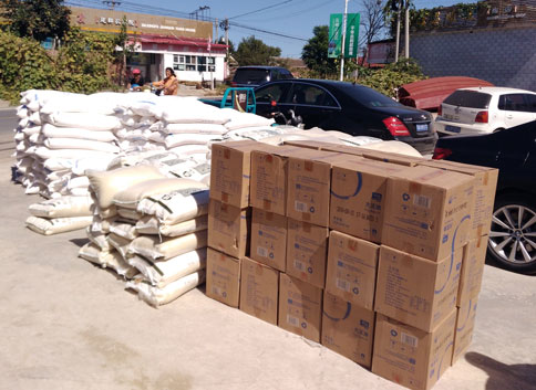 由仟億達集團提供的米、面、油等生活用品