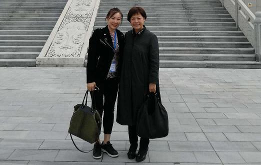 與北京市政府副秘書長(zhǎng)陳蓓女士合影 與北京市政府副秘書長(zhǎng)陳蓓女士合影