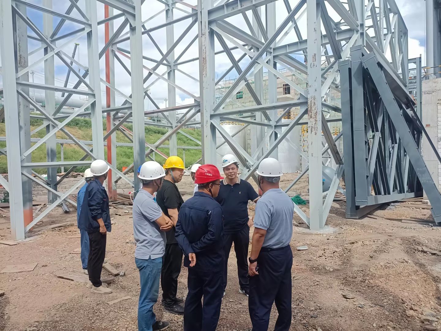真情厚誼,中秋國慶共度! ——仟億達(dá)領(lǐng)導(dǎo)蒞臨項目現(xiàn)場